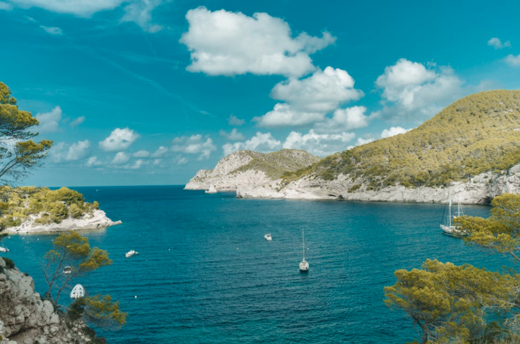 top_escapadas_para_el_dia_de_san_jose_2025_mejores_destinos_en_comunidad_valenciana_region_de_murcia_y_baleares